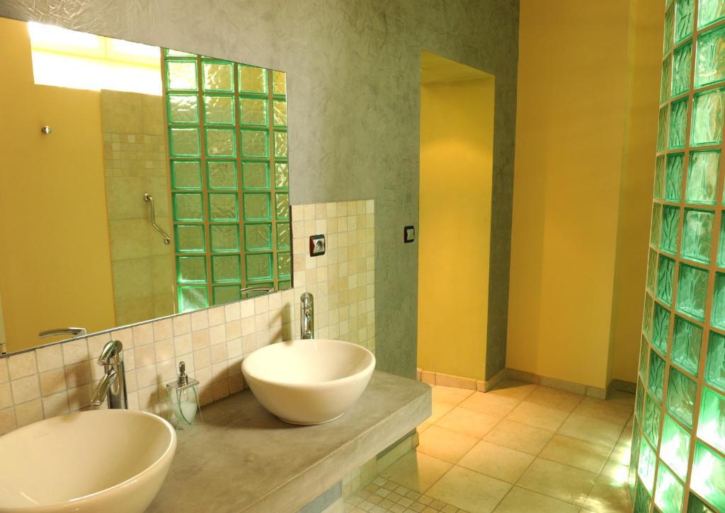 Logis De Nantas Saint-Jean-Bonnefonds Room photo