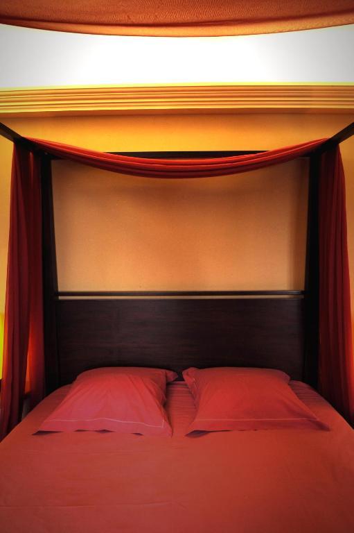 Logis De Nantas Saint-Jean-Bonnefonds Room photo